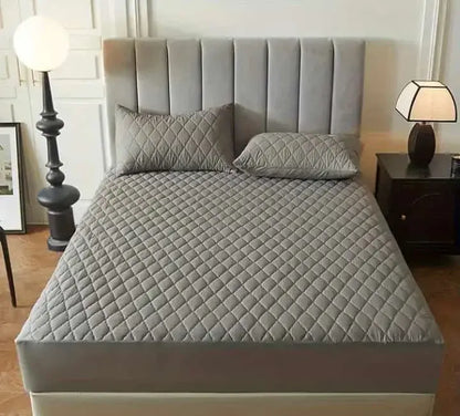 MATCOVER™: PROTECTOR PARA COLCHÓN ANTIFLUIDOS Y ACOLCHONADO + 2 FUNDAS PARA ALMOHADA GRATIS